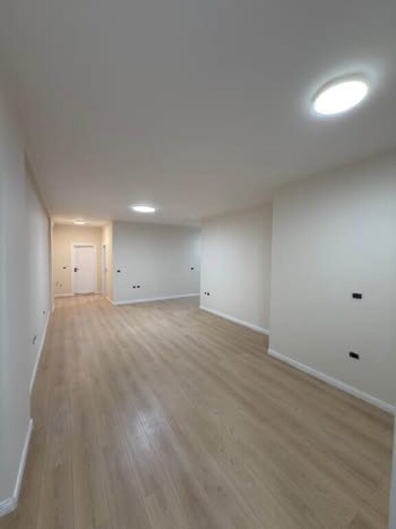 Apartament 3+1 per shitje prane fondacionit eleonore Kodra e Diellit