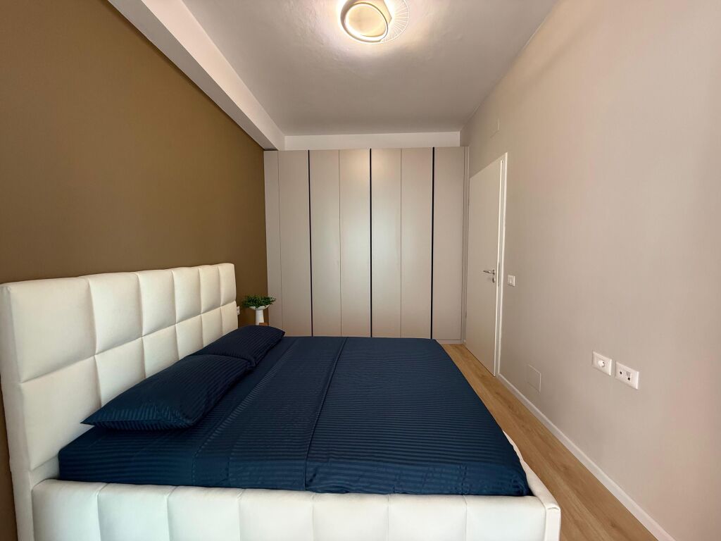 Jepet me qera apartament 1+1 ne Ali Dem,  qeraja 50.000 Leke, me siperfaqe 60m,kati 3.