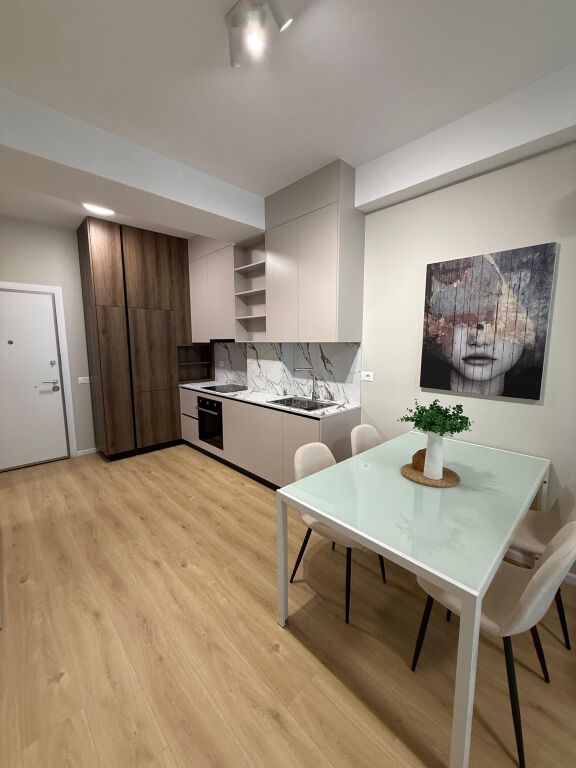 Jepet me qera apartament 1+1 ne Ali Dem,  qeraja 50.000 Leke, me siperfaqe 60m,kati 3.