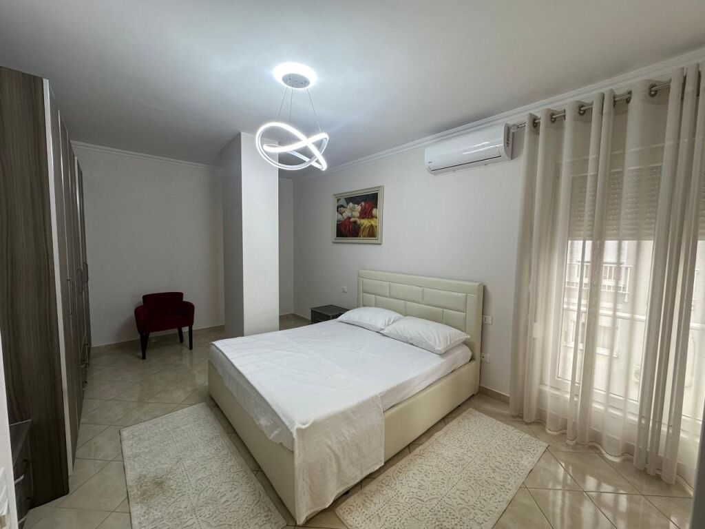 🏢Tek 21 Dhjetori,Kompleksi Magnet jepet me qera apartament ,1+1, i mobiluar.60,000 Leke