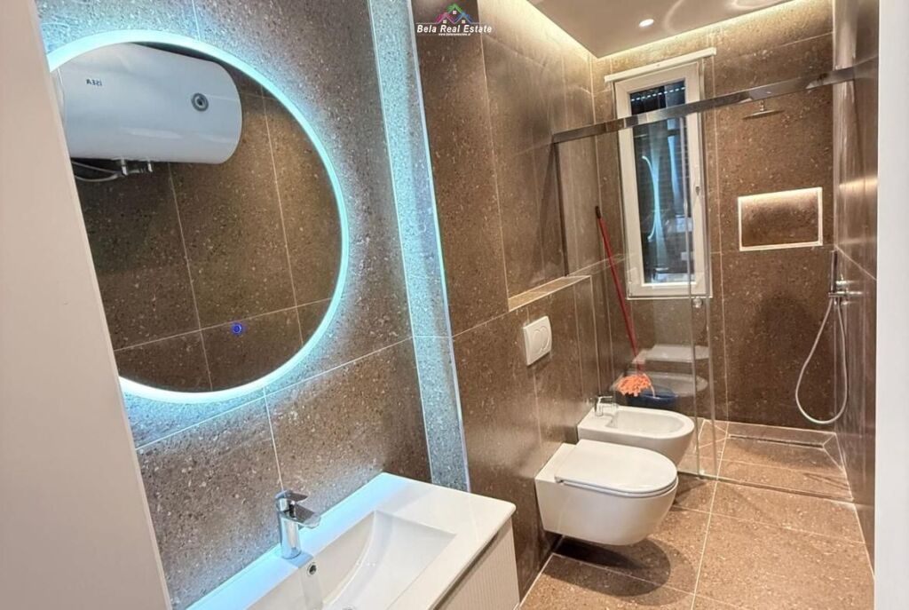 Apartament Ne Shitje 2+1+ Post Parkimi Prane Maternitetit te Ri (ID B120859) Tirane