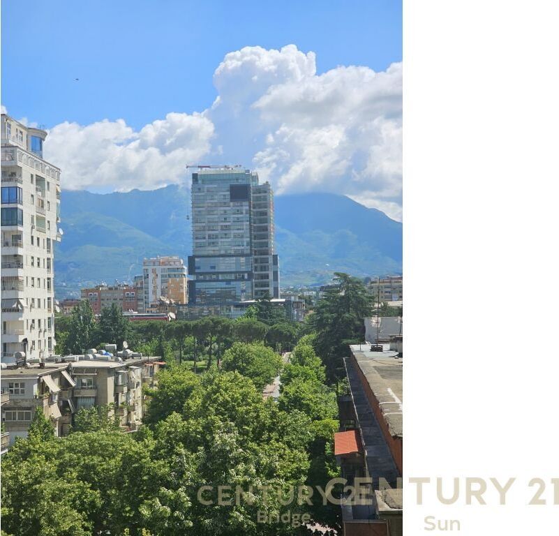 AMBIENT PER ZYRA ME QIRA PRANE LIBRIT UNIVERSITAR!