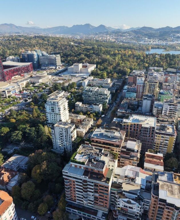OPPORTUNITÀ DI INVESTIMENTO  Vendesi edificio + Villa a Bllok