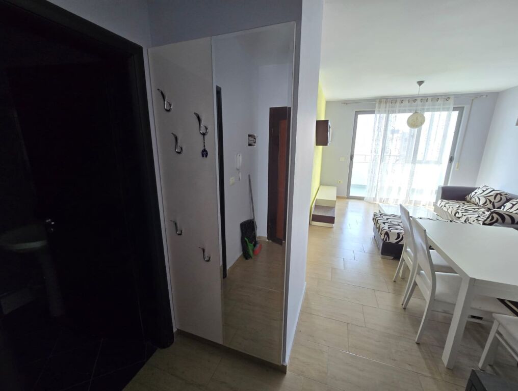Shitet apartament 2+1+2