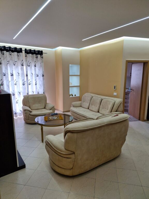 Qera | Apartament 2 + 1 | Rruga Ndreko Rino | 750 €/muaj