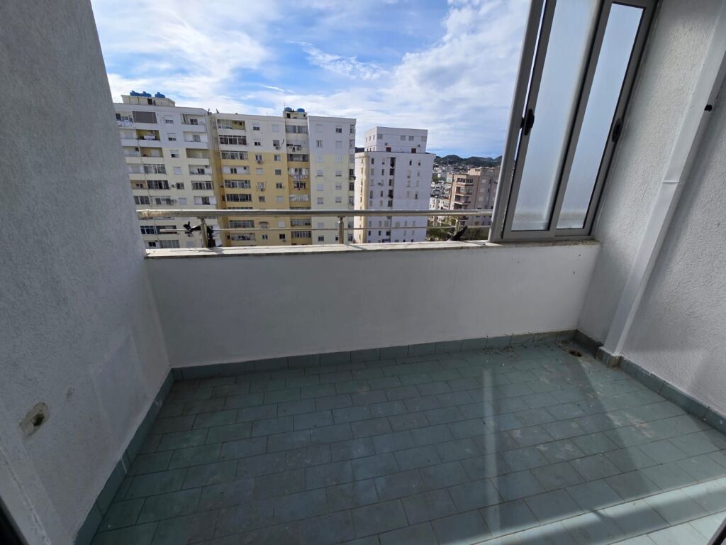 Shitet apartament 2+1+2