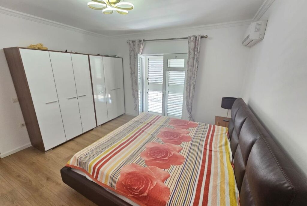 Vile 3 Kateshe Me Qera tek Liqeni i Thate (ID BV22459) Tirane