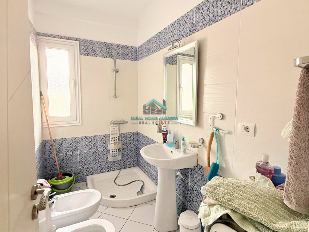 APARTAMENT 2+1+2 NË SHITJE – PRANË KISHËS ORTODOKSE, VLORË