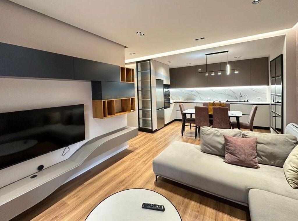 Qera, Apartament 1+1+Post Parkimi, Shkolla e Kuqe, Tirane