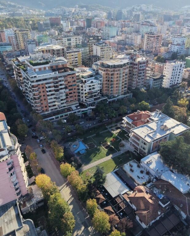 OPPORTUNITÀ DI INVESTIMENTO  Vendesi edificio + Villa a Bllok