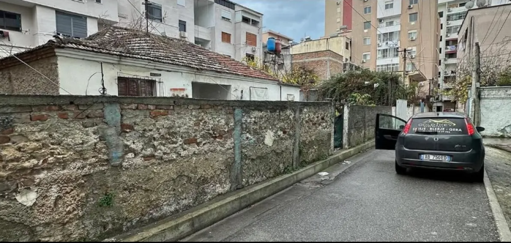 Shitet Shtepi Private• 300 m² Truall • 96 m² Ndertim🏡Kazazi🏡