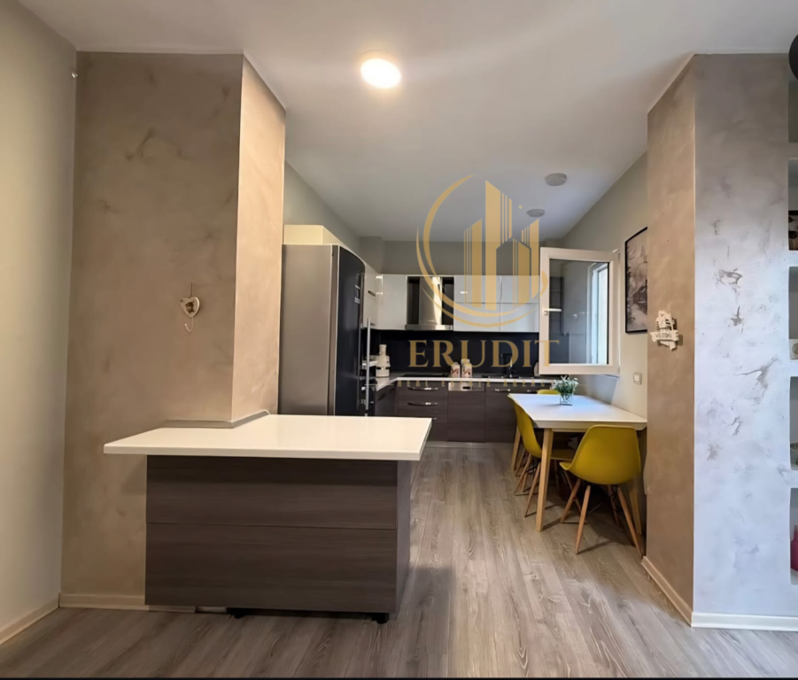 💎 Shitet apartament modern 2+1 në Komunën e Parisit, Tiranë ✨