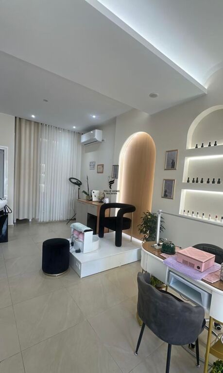 AMBIENTE ESTETICO IN AFFITTO 50 M2 STRADA DI KAVAJES 120.000 LEKE FH-72932