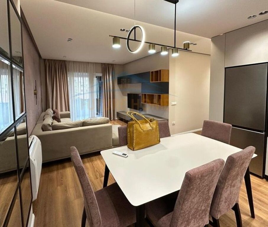 Qera, Apartament 1+1+Post Parkimi, Shkolla e Kuqe, Tirane