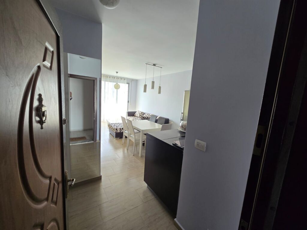 Shitet apartament 2+1+2