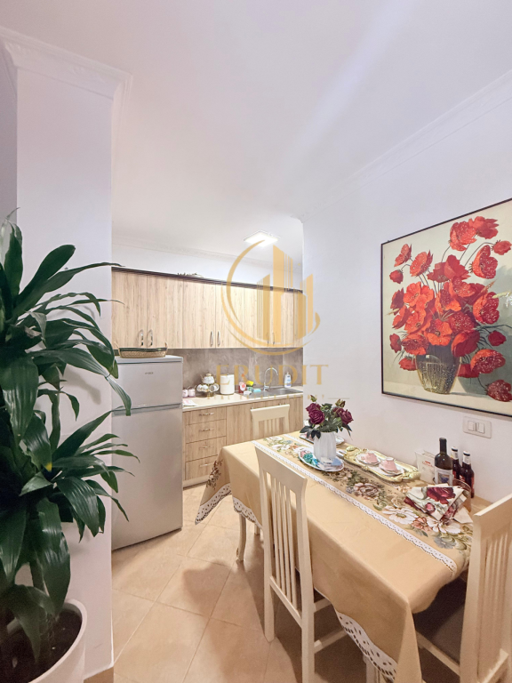 🏡 Shitet apartament 2+1 pranë Kral, Vlorë 🌊✨
