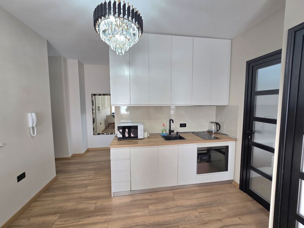 Apartament 2+1 Me Qira Prane Qendres ne Tirane  📍Rruga Him Kolli