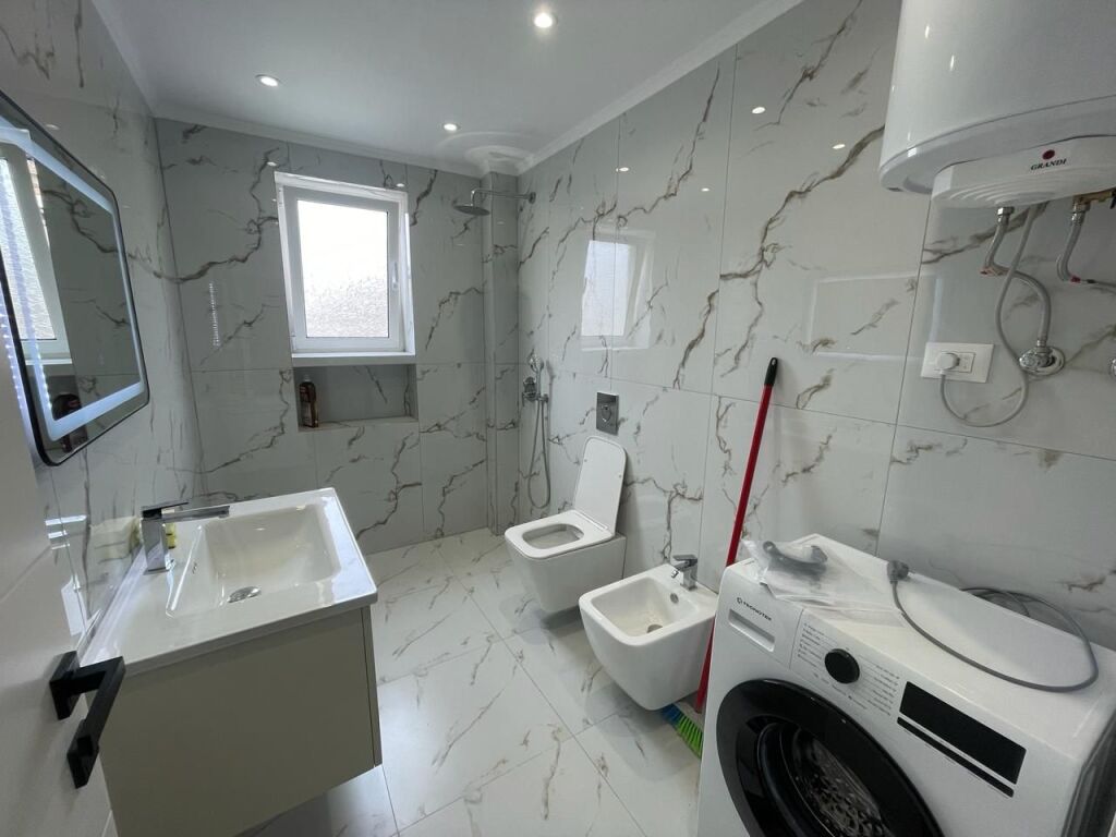 Apartament 2+1 me Qira tek Rr. Ali Demi