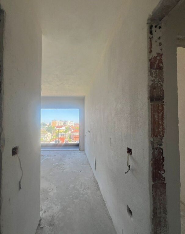 VENDESI APPARTAMENTO 3+1+2 con balcone – RRETHI I KLANIT (BENGAS), TIRANA 📍🏙️