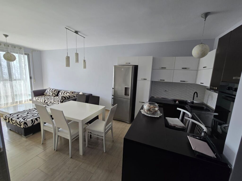 Shitet apartament 2+1+2