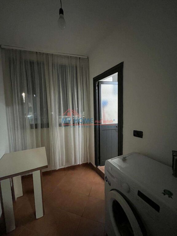 Apartament 1+1 me qera tek Stacioni i Trenit