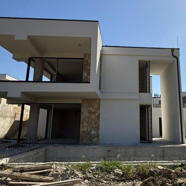 🏡✨ Villa for Sale – Farkë, Golden Oak ✨🏡