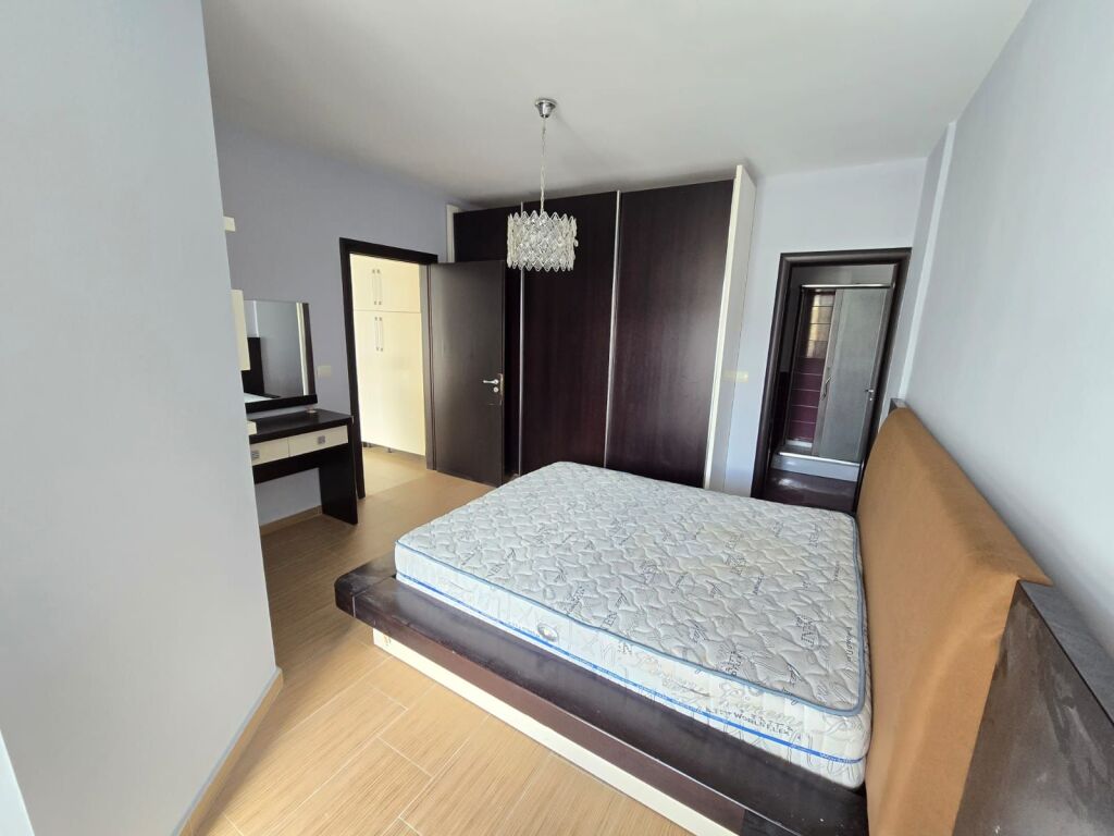 Shitet apartament 2+1+2