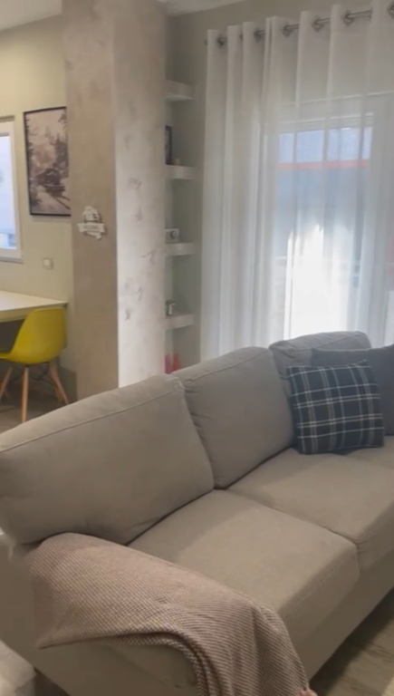 SHITET APARTAMENT 2+1 + BALLKON, selitë
