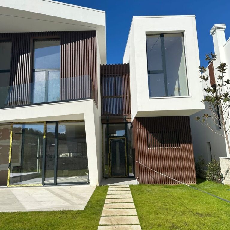 🏡✨ Shitet Vilë 3-Katëshe afër TEG-ut ✨🏡