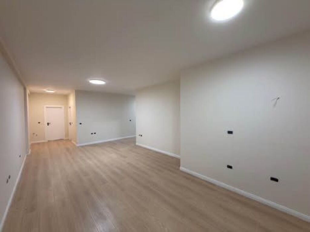Apartament 3+1 per shitje prane fondacionit eleonore Kodra e Diellit