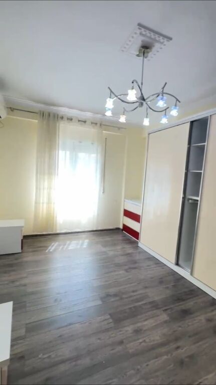 Shitet apartament 2+1+2 tek Kopshti Zoologjik