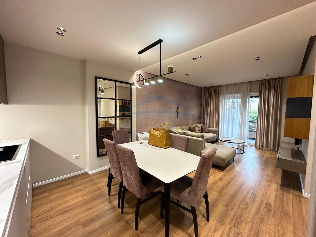 Qera, Apartament 1+1+Post Parkimi, Shkolla e Kuqe, Tirane