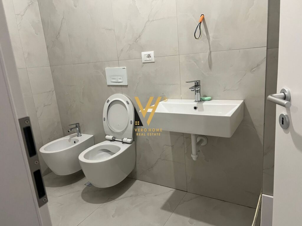 JEPET APARTAMENT 1+1+BLK ME QERA TE KOMPLEKSI OXA, FRESKU 400 EURO