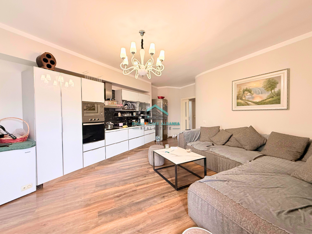 APARTAMENT 2+1+2 NË SHITJE – PRANË KISHËS ORTODOKSE, VLORË