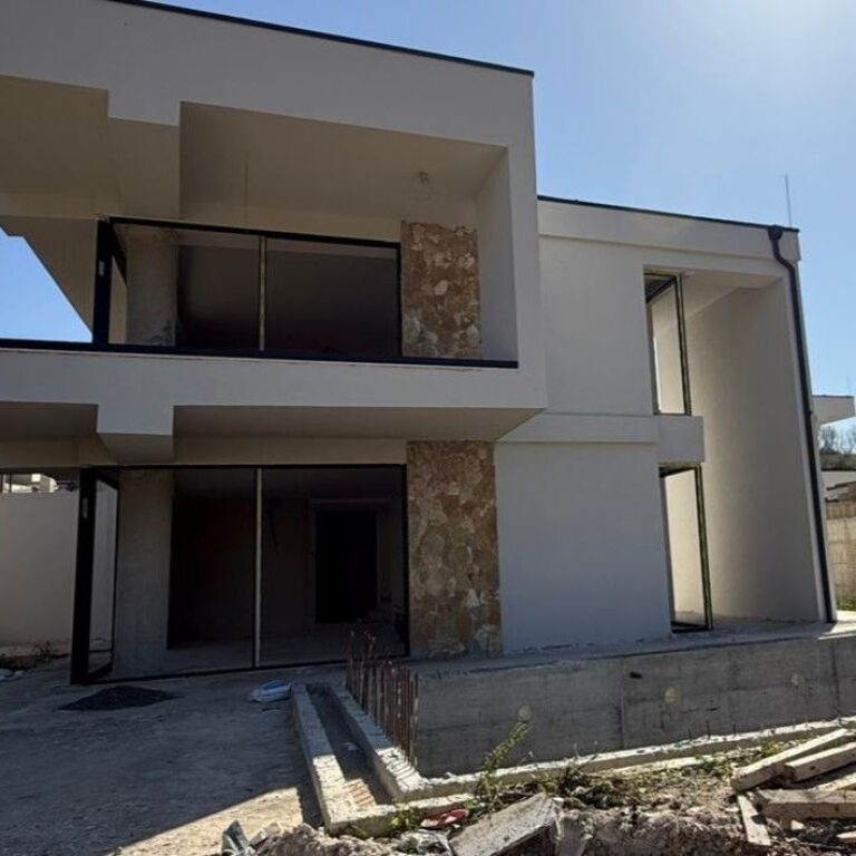 🏡✨ Villa for Sale – Farkë, Golden Oak ✨🏡