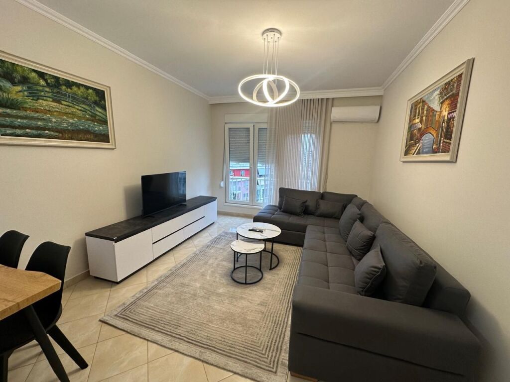 🏢Tek 21 Dhjetori,Kompleksi Magnet jepet me qera apartament ,1+1, i mobiluar.60,000 Leke