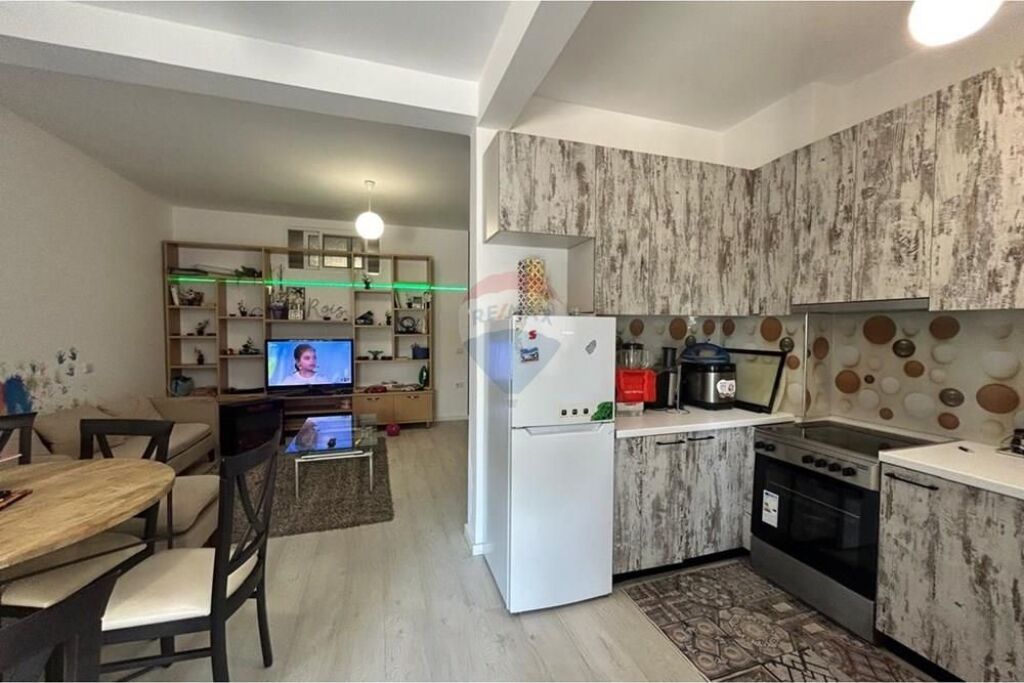 🏡 SHTËPI PRIVATE ME QIRA BABICË, VLORË