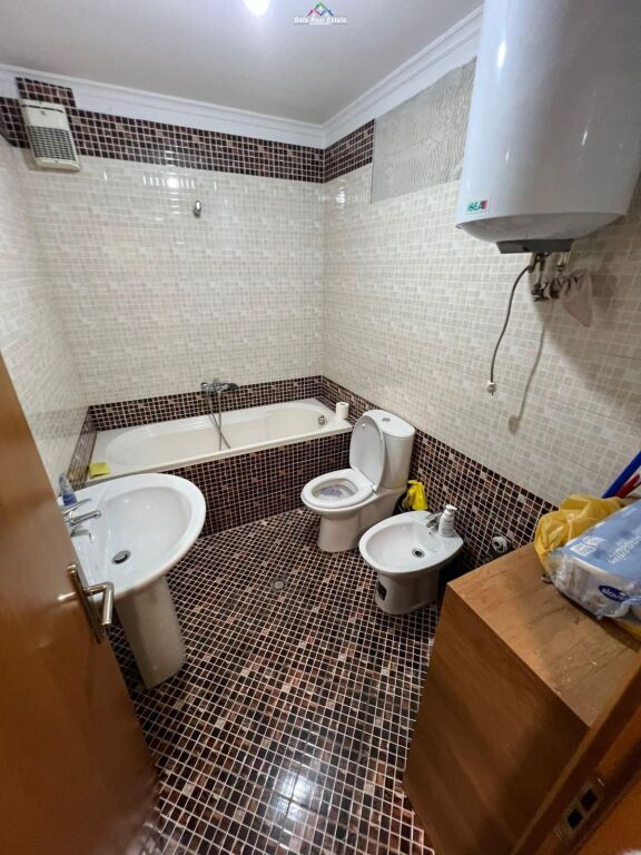 Ufficio in affitto a Zogu i Zi (ID BZ2156) Tirane