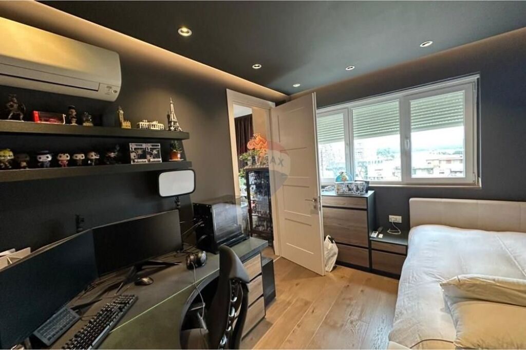 Shitet apartament 3+1 Komuna e Parisit