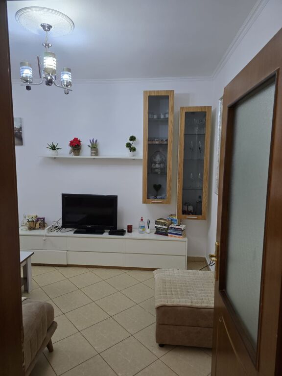 🏡 Apartment 2+1 + annex for rent 🍽️ 📍Near Bajram Curri Boulevard, Nikolle Kacorri street in front of the building with arrows
