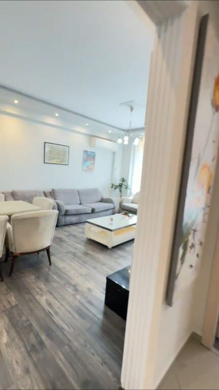 Shitet apartament 2+1+2 tek Kopshti Zoologjik