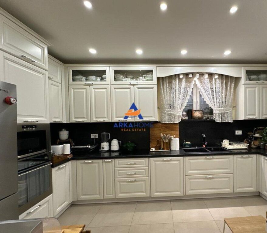 SHITET APARTAMENT 3+1+BALLKON+POST PARKIMI " KOMUNA E PARISIT " 365.000 EURO (+30.000 EURO POST PARKIMI)
