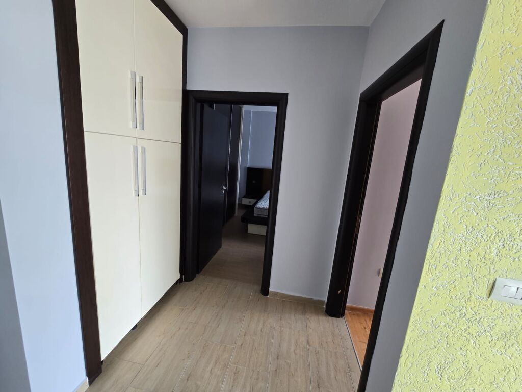 Shitet apartament 2+1+2
