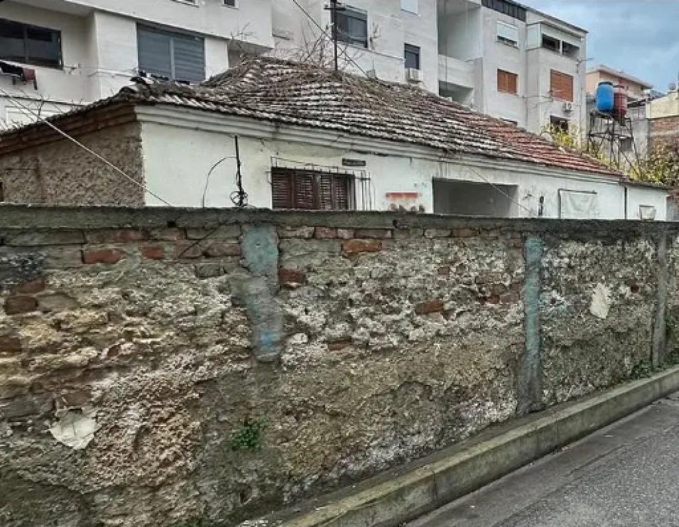 Shitet Shtepi Private• 300 m² Truall • 96 m² Ndertim🏡Kazazi🏡