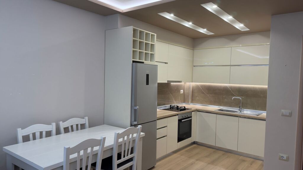 Apartament 1+1 per qera Liqeni i Thate !