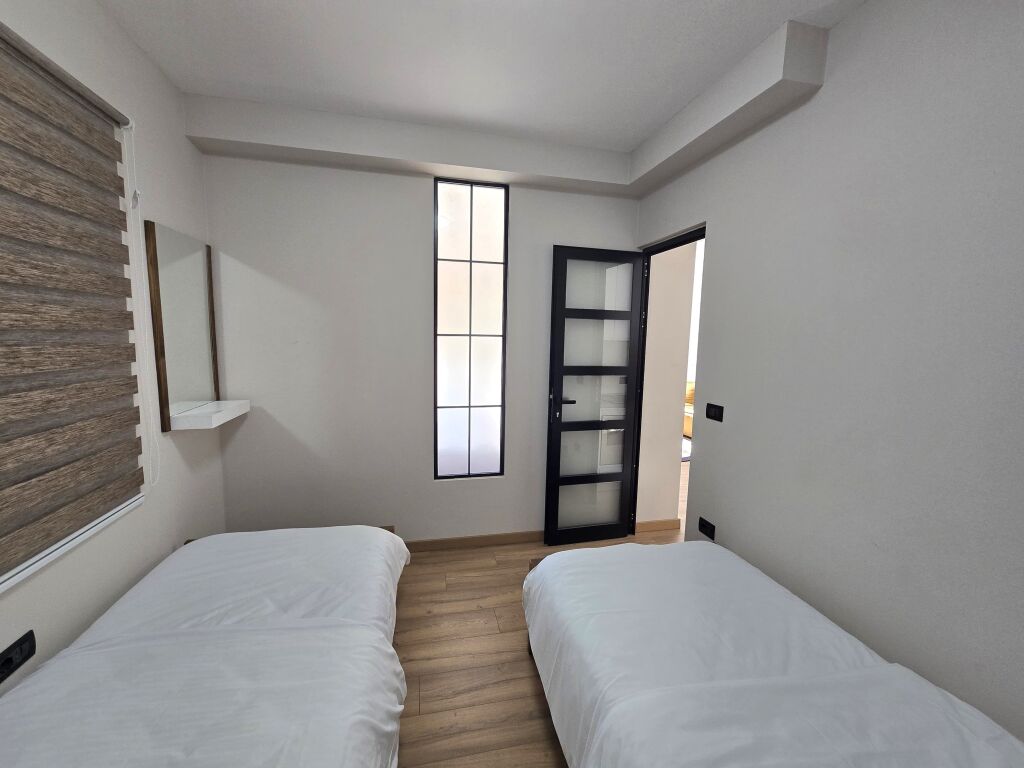 Apartament 2+1 Me Qira Prane Qendres ne Tirane  📍Rruga Him Kolli