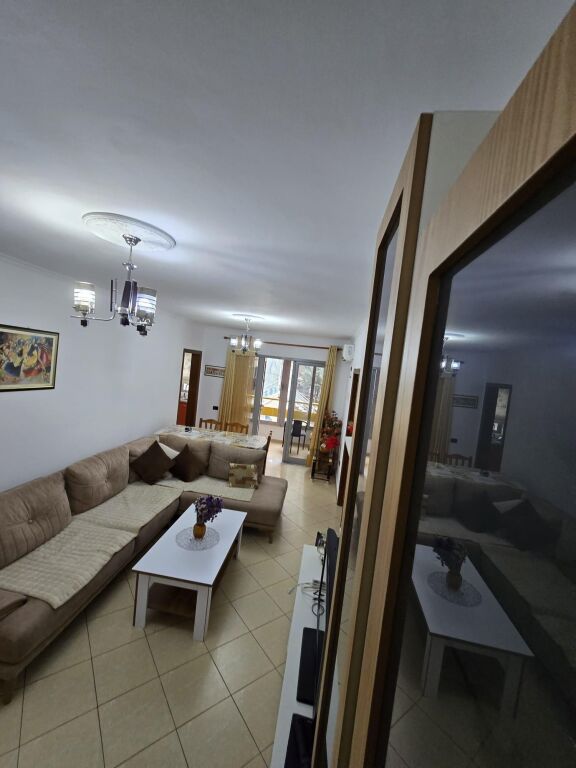 Qera | Apartament 2 + 1 | Pallati me Shigjeta | 550 €/muaj