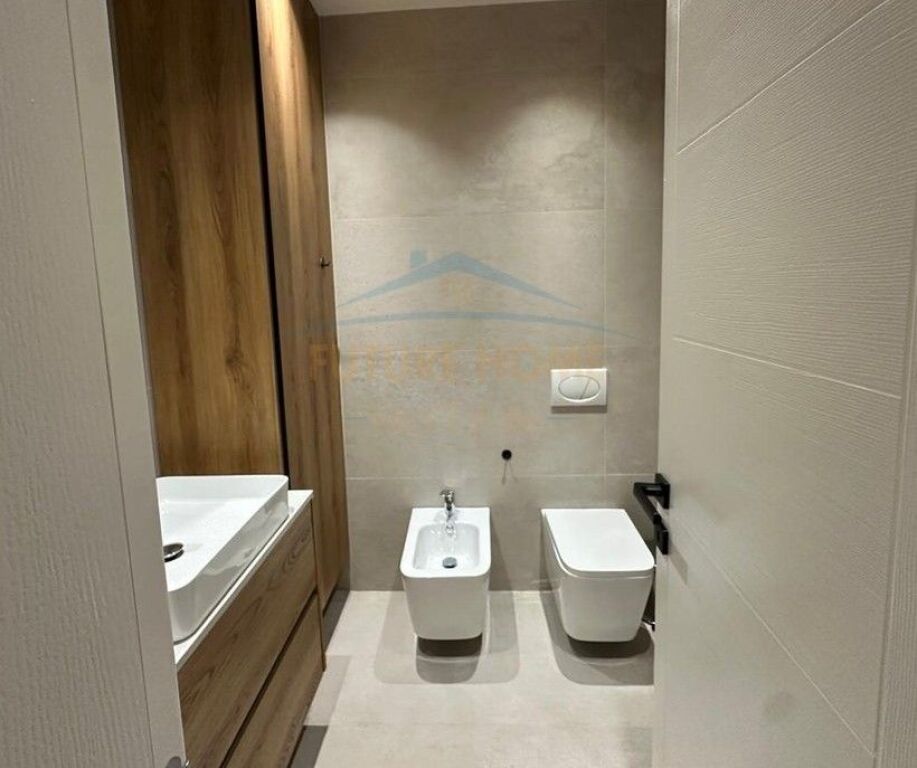 Qera, Apartament 1+1+Post Parkimi, Shkolla e Kuqe, Tirane
