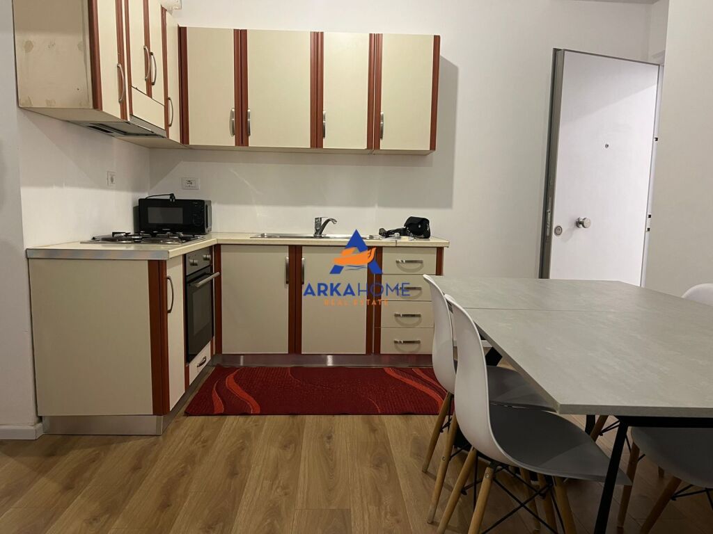 JEPET ME QERA APARTAMENT 1+1 TEK OXA 40.000 LEKE