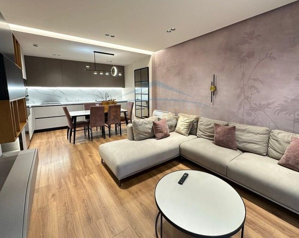Qera, Apartament 1+1+Post Parkimi, Shkolla e Kuqe, Tirane